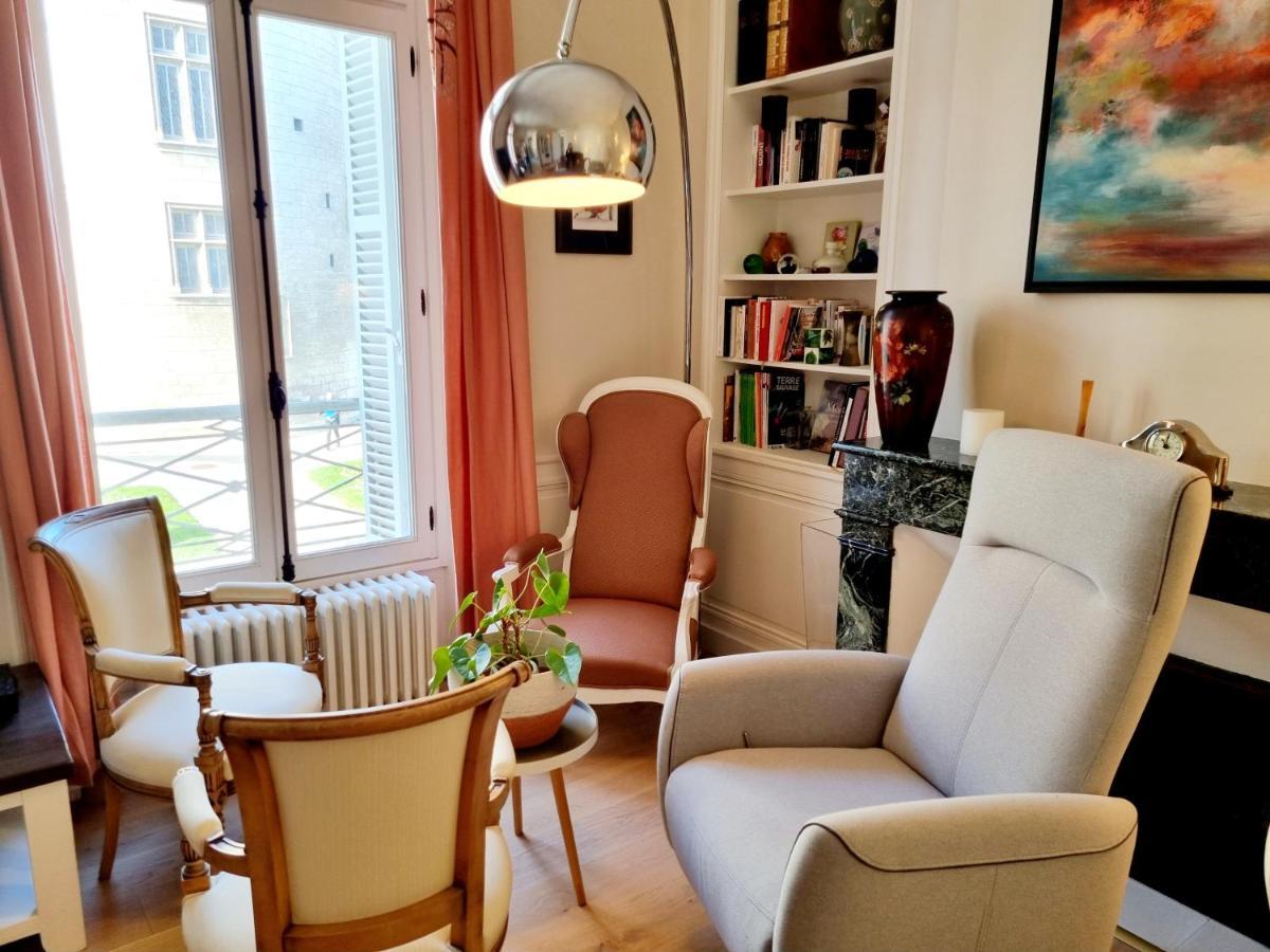 Face A L'Hotel De Ville Grand Et Lumineux Appartement Angouleme Exterior photo