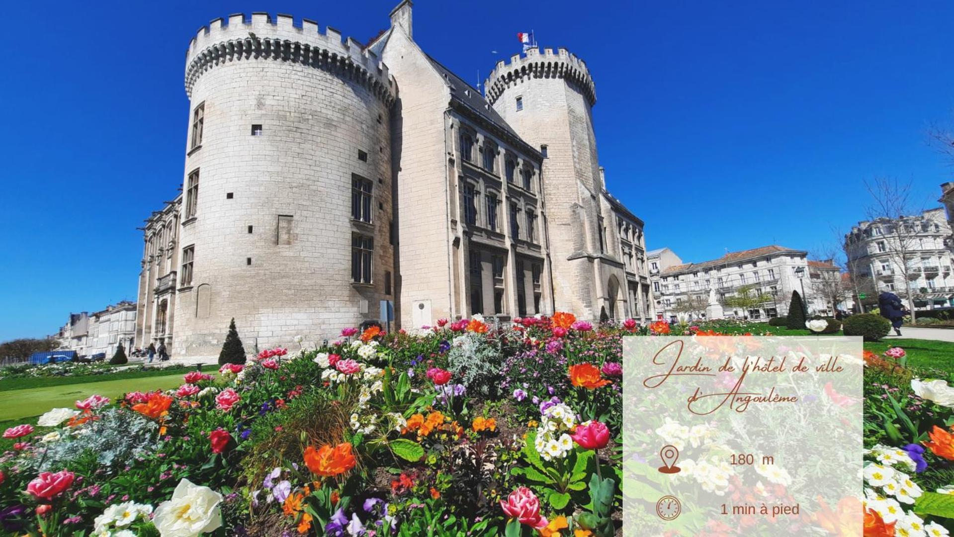 Face A L'Hotel De Ville Grand Et Lumineux Appartement Angouleme Exterior photo